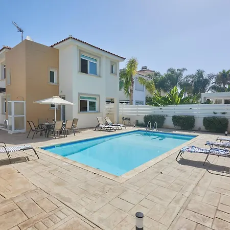 Huebsche Mit 3 Schlafzimmern Und Privatem Pool Дом отдыха *