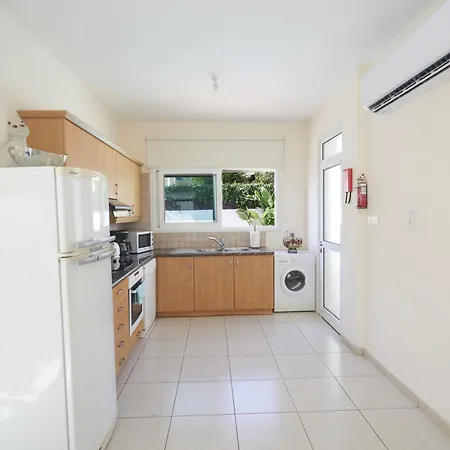 Дом отдыха Huebsche Mit 3 Schlafzimmern Und Privatem Pool