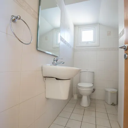 Huebsche Mit 3 Schlafzimmern Und Privatem Pool