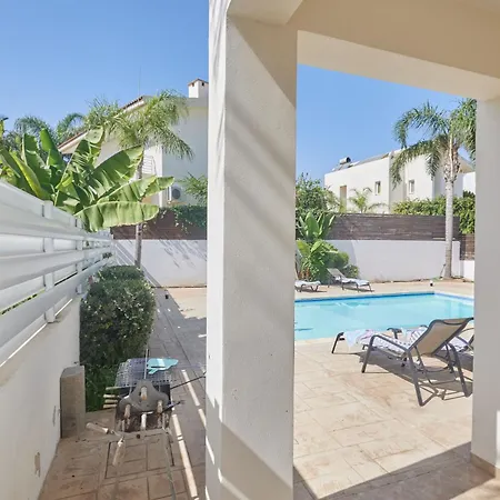 Huebsche Mit 3 Schlafzimmern Und Privatem Pool Protaras